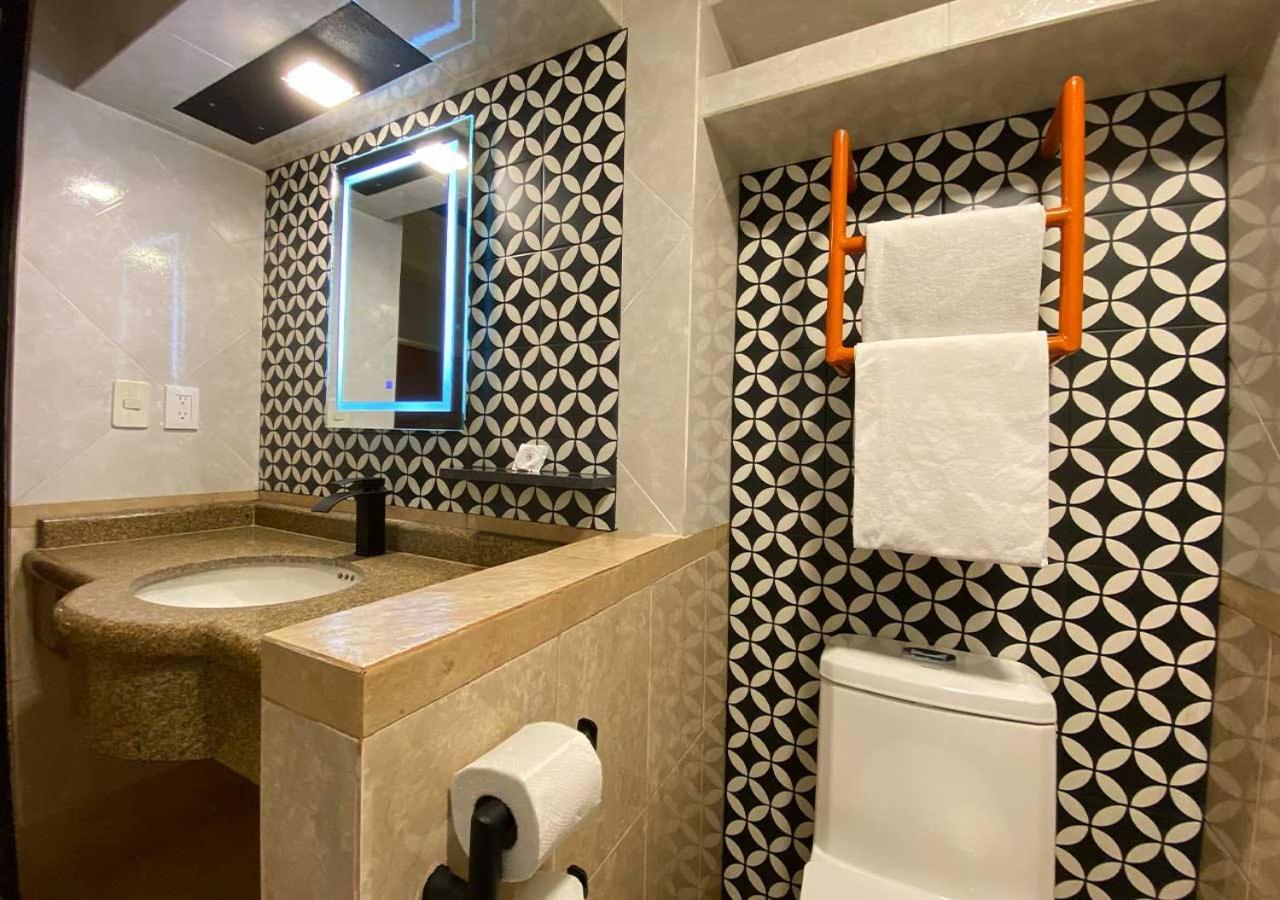 Hotel Villa De Madrid Kota Meksiko Bagian luar foto